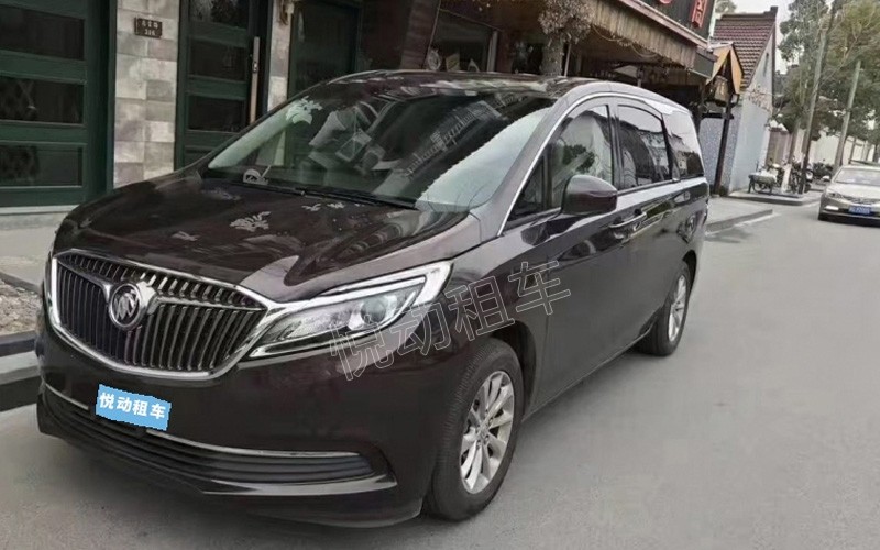 旅游租車新風(fēng)尚，自由馳騁探索未知美景